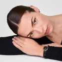 Reloj DANIEL WELLINGTON cuadrado dorado con la esfera negra
